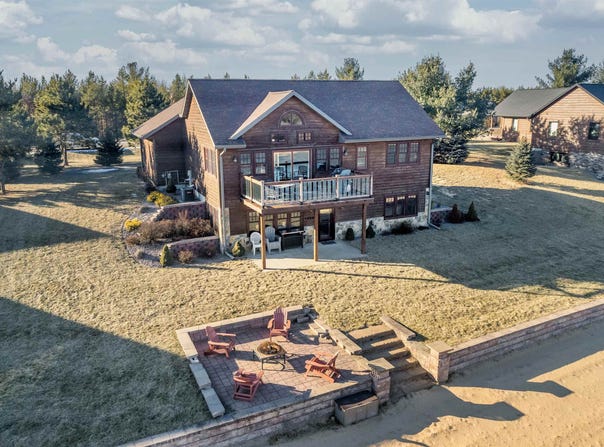 N7634 N Stone Gate Drive, New Lisbon, WI 53950