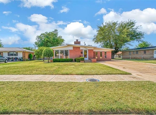 1909 N Flamingo Lane, Altus, OK 73521