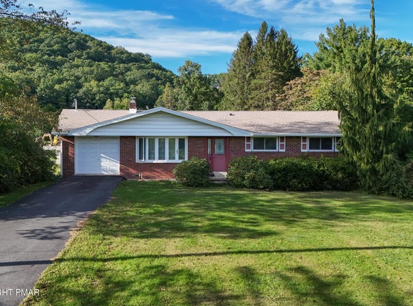 297 E Main Street, Tamaqua, PA 18252