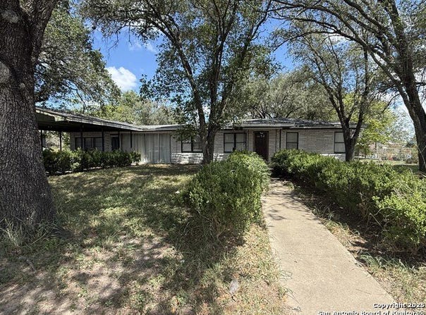 1917 Agarito Ave, Alice, TX 78332