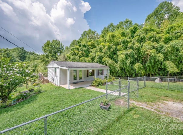 1380 Old Dana Road, Hendersonville, NC 28792