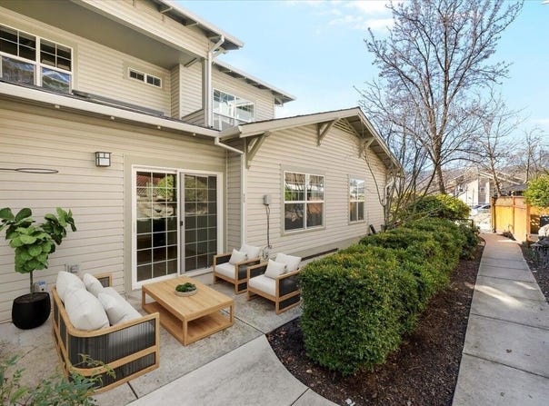 923 Mountain Meadows Circle, Ashland, OR 97520
