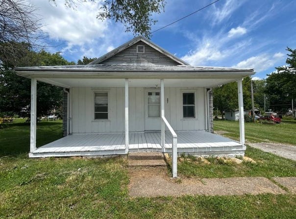 307 Broadway St, Fairfield, IL 62837