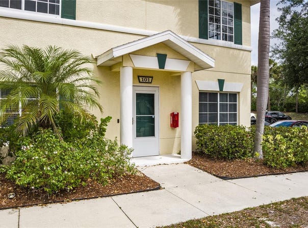 208 CAPE HARBOUR LOOP, BRADENTON, FL 34212