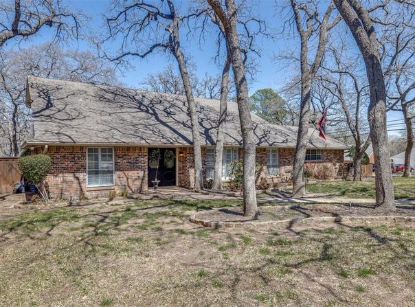2501 High Oak Drive, Arlington, TX 76012