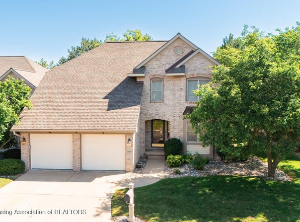 205 Geneva Circle, Lansing, MI 48917