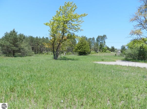 6274 S US-31, Grawn, MI 49637