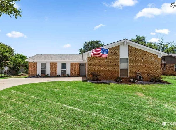 1320 AMHERST STREET, Burkburnett, TX 76354