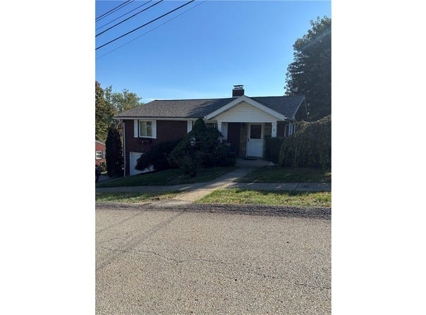 48 Mayflower Dr, South Union Twp, PA 15401
