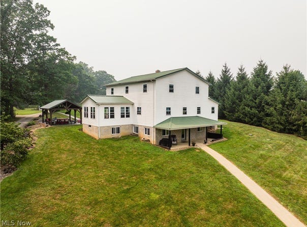 7803 Harrison Road, Fredericksburg, OH 44627