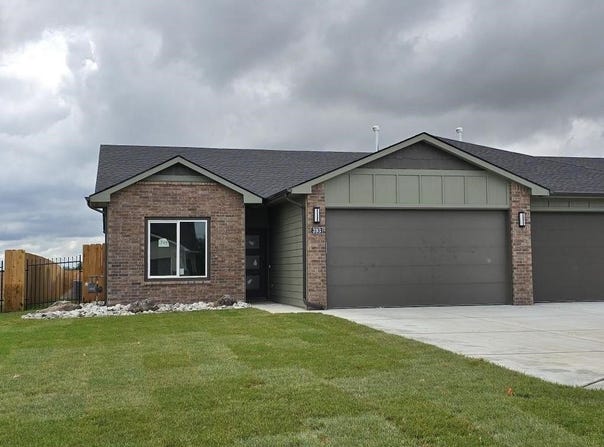 393 Trails End Ct, Goddard, KS 67052