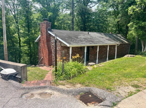 1609 Colby Rd., Charleston, WV 25314