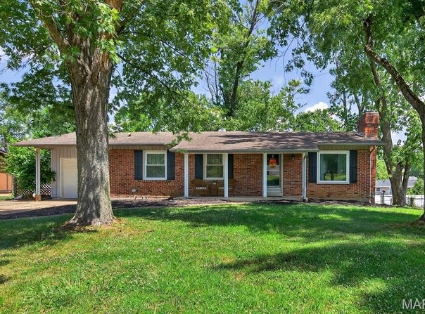 234 St Marys Drive, Ballwin, MO 63021
