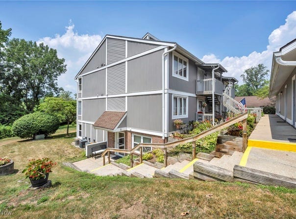 255 PORTAGE LAKES DRIVE, AKRON, OH 44319