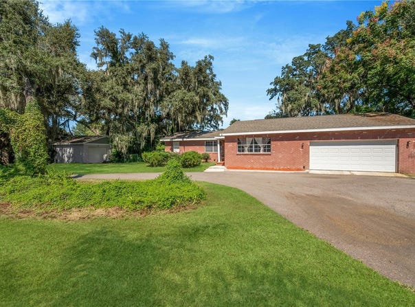 1210 FRONT Street, VALRICO, FL 33594