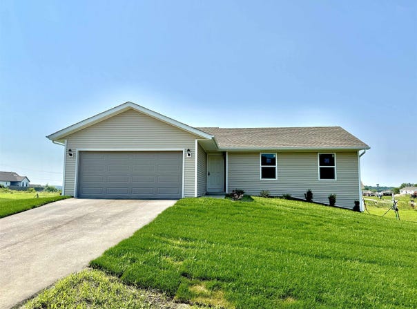 708 E Maple Beach Drive, Edgerton, WI 53534