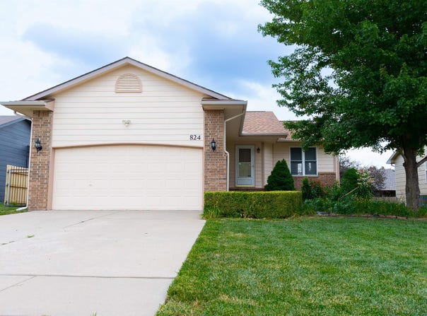 824 S Red Oaks, Wichita, KS 67207