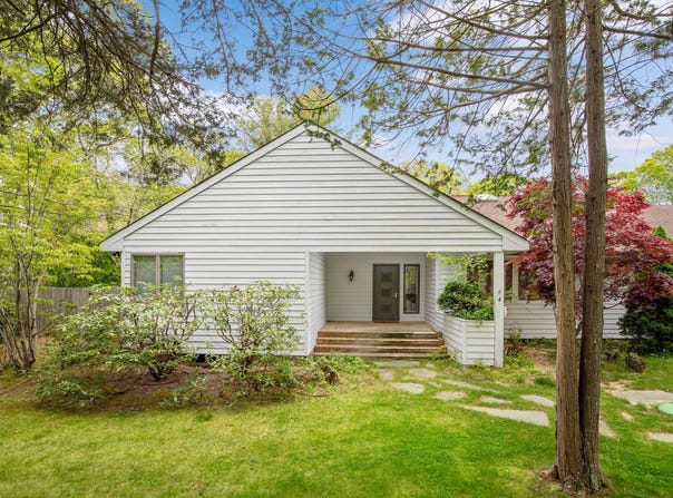 4 Evelyn Court, Westhampton, NY 11978