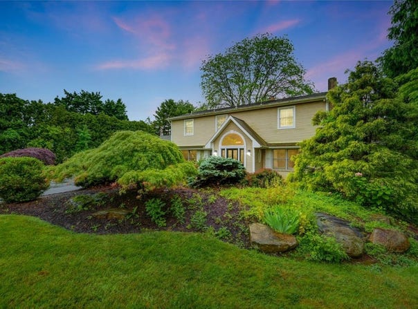 938 Meadow Circle, Bethlehem, PA 18017