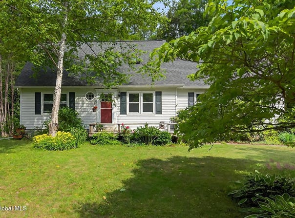 21 Hemlock Drive, Greenfield, NY 12833