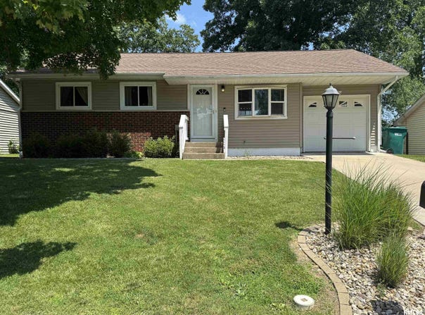 326 DUNDEE Road, East Peoria, IL 61611