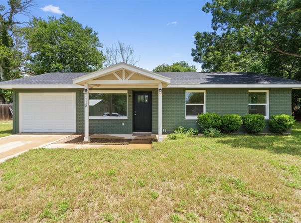 115 Sycamore ST, Luling, TX 78648