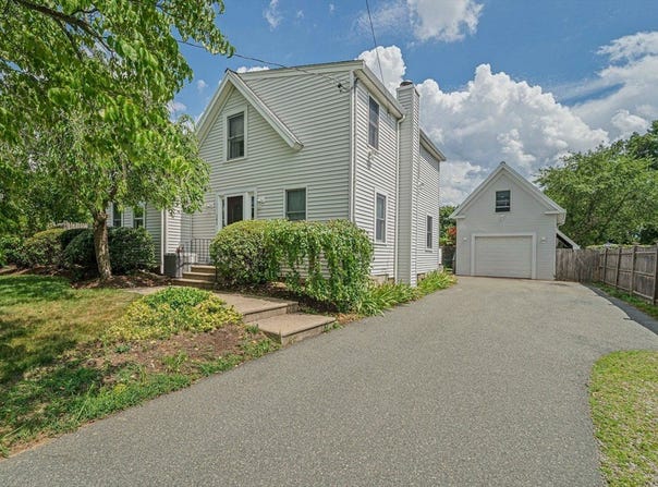 848 Brockton Ave, Abington, MA 02351