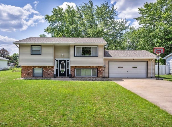 5349 Alva Avenue NW, Warren, OH 44483
