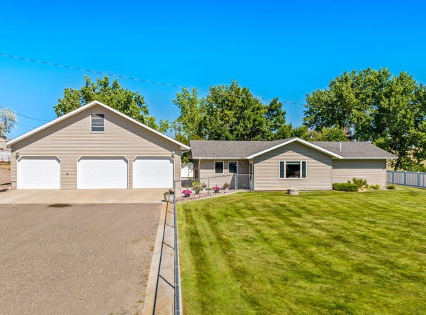 1918 28th Avenue S, Great Falls, MT 59405