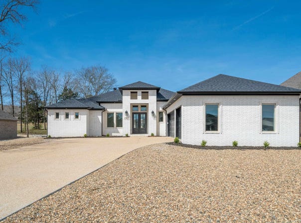 9 Linares Lane, Hot Springs Village, AR 71909