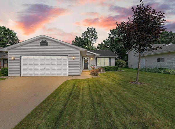 1410 FAIRFAX Street, OSHKOSH, WI 54902-7441