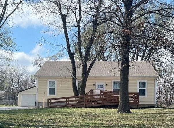 24431 139th Street, Leavenworth, KS 66048