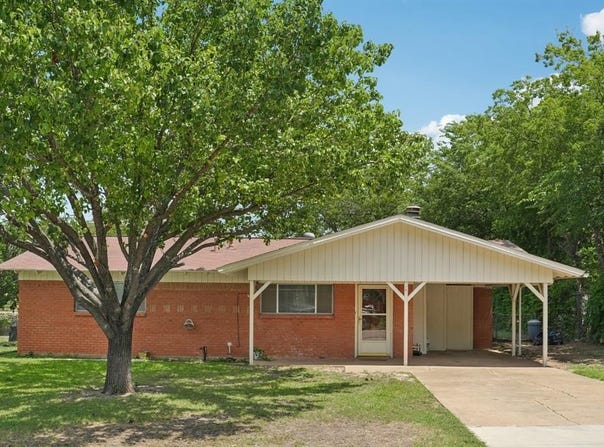 6712 Wallis Road, Lake Worth, TX 76135