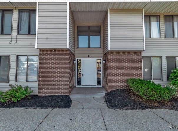21 Coolbrook Court, Amherst, NY 14051