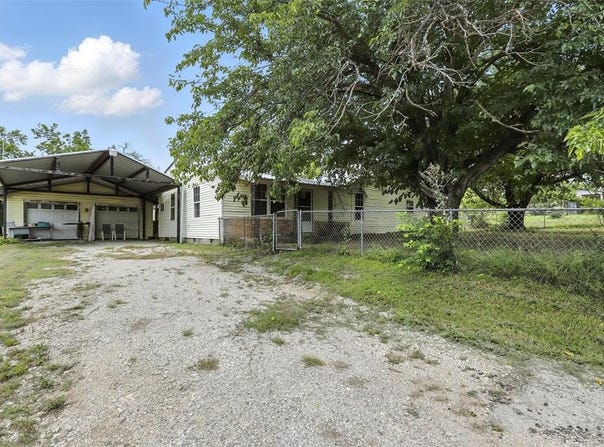 221 E 7th Street, Weatherford, TX 76086