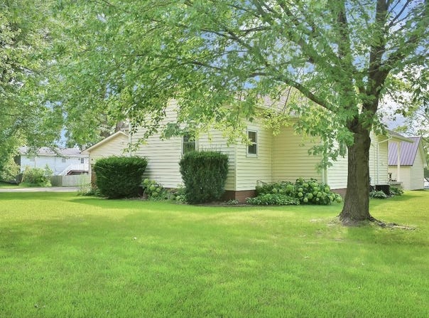 1303 NE 8th Avenue, Independence, IA 50644