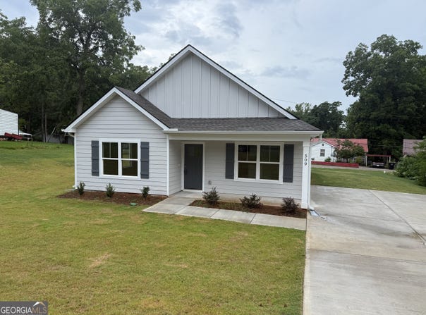 509 Cleveland, West Point, GA 31833