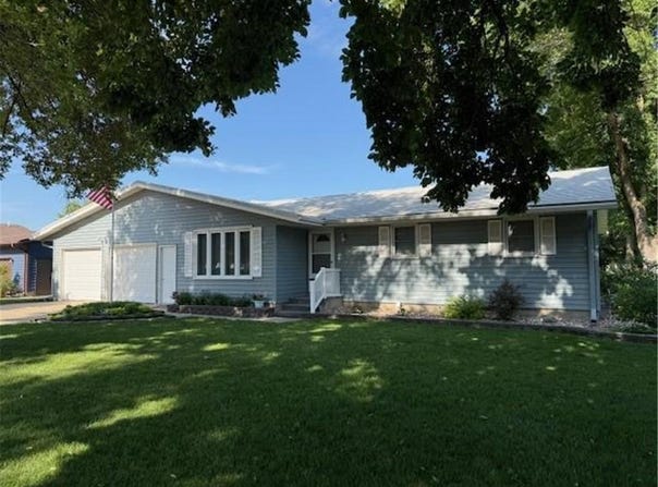 2411 Douglas Street, Windom, MN 56101