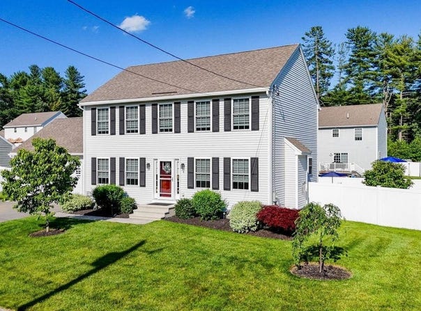 4 Chestnut Street, Hudson, NH 03051