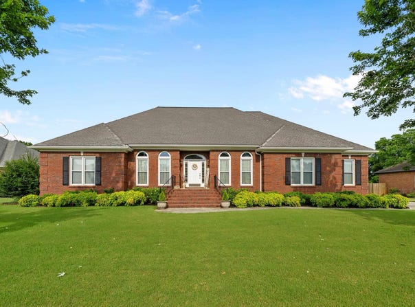 105 Nobleton Lane NW, Huntsville, AL 35806