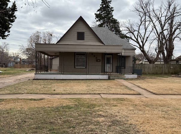 823 Center St, Alva, OK 73717