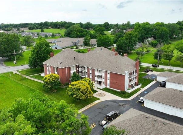 8001 Westridge Road, Raytown, MO 64138