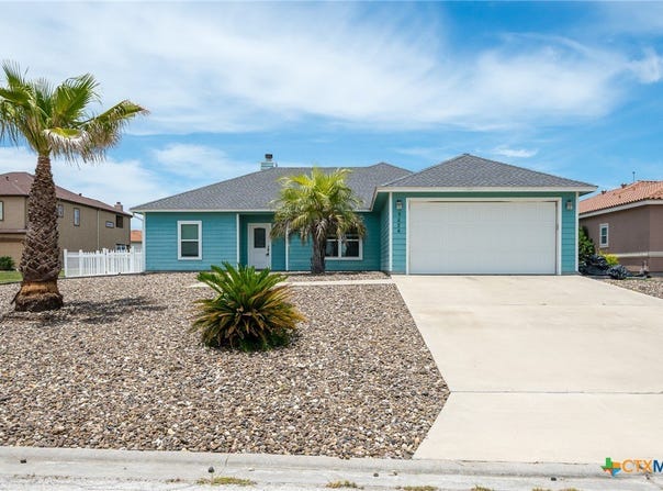 1074 S Bay Street, Aransas Pass, TX 78336