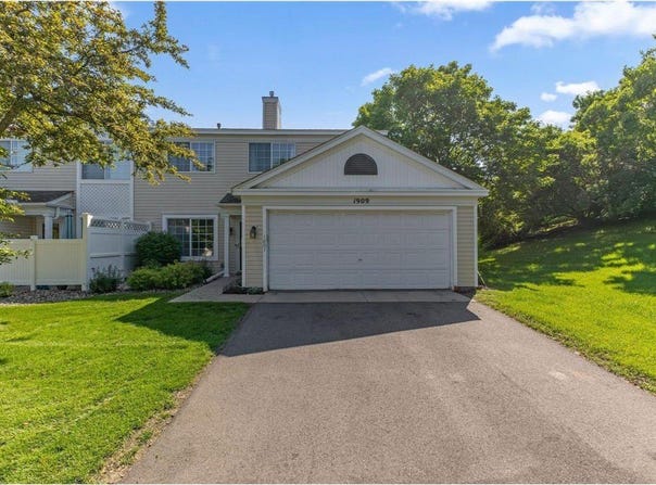 1909 Southcross Drive W, Burnsville, MN 55306