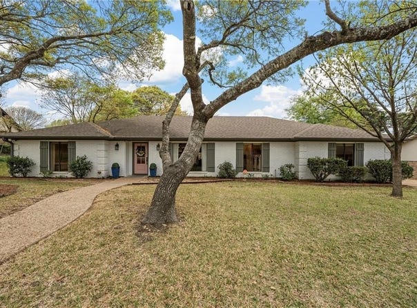 10019 Shadowcrest Street, Woodway, TX 76712