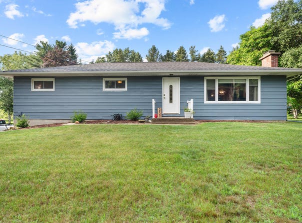 3900 W Bacon Road, Hillsdale, MI 49242