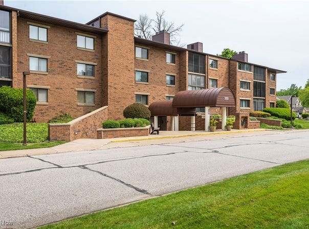 100 Fox Hollow Drive unit: 302, Mayfield Heights, OH 44124