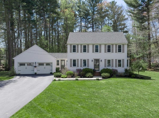 5 Spring St, Douglas, MA 01516