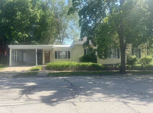 202 3rd St, Boonville, MO 65233