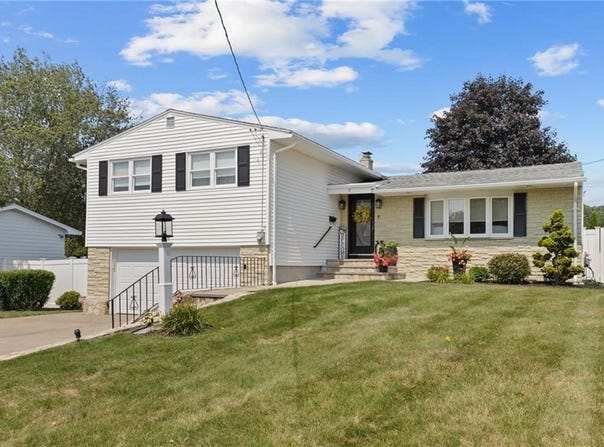 17 Belvedere Street, Johnston, RI 02919